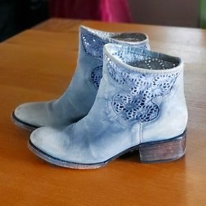 Freebird distressed light blue leather booties 7M